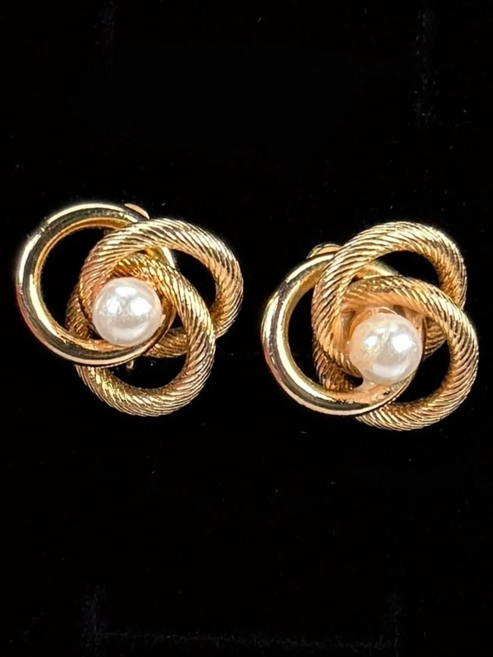 Vintage goldtone, faux pearl clip on earrings